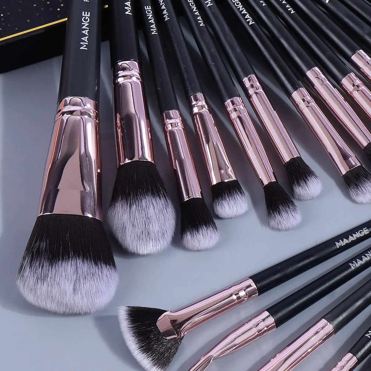 20PCS PROFESSIONAL MAKEUP BRUSH SET  Complete Professional Makeup Application Kit